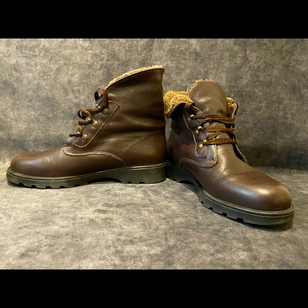**SOLD*** La Canadienne women’s size 8.5 boots